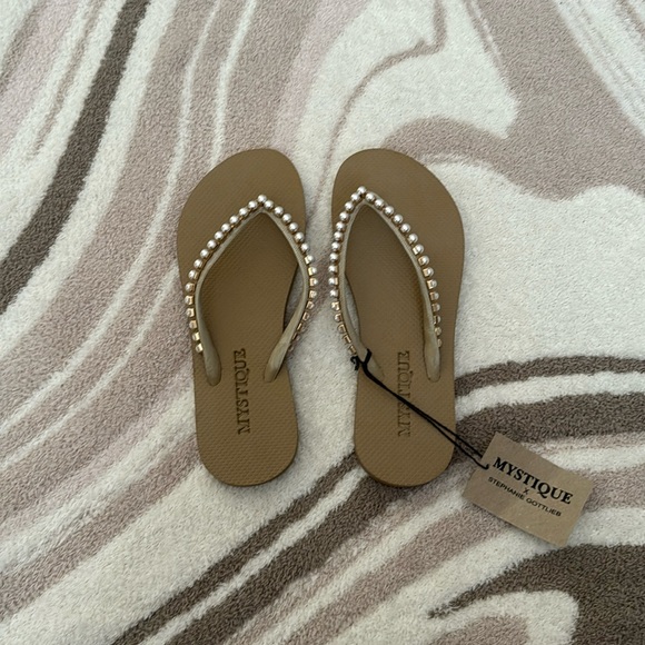 Mystique by Stephanie Gottlieb Outingdale Pearl Sandals Size 7/8 - Picture 2 of 4